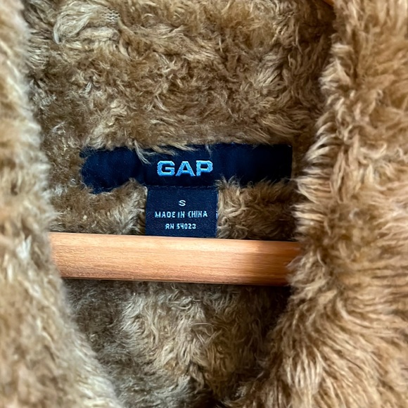 Gap Denim Trucker Faux Fur Lined Vest - Picture 2 of 7